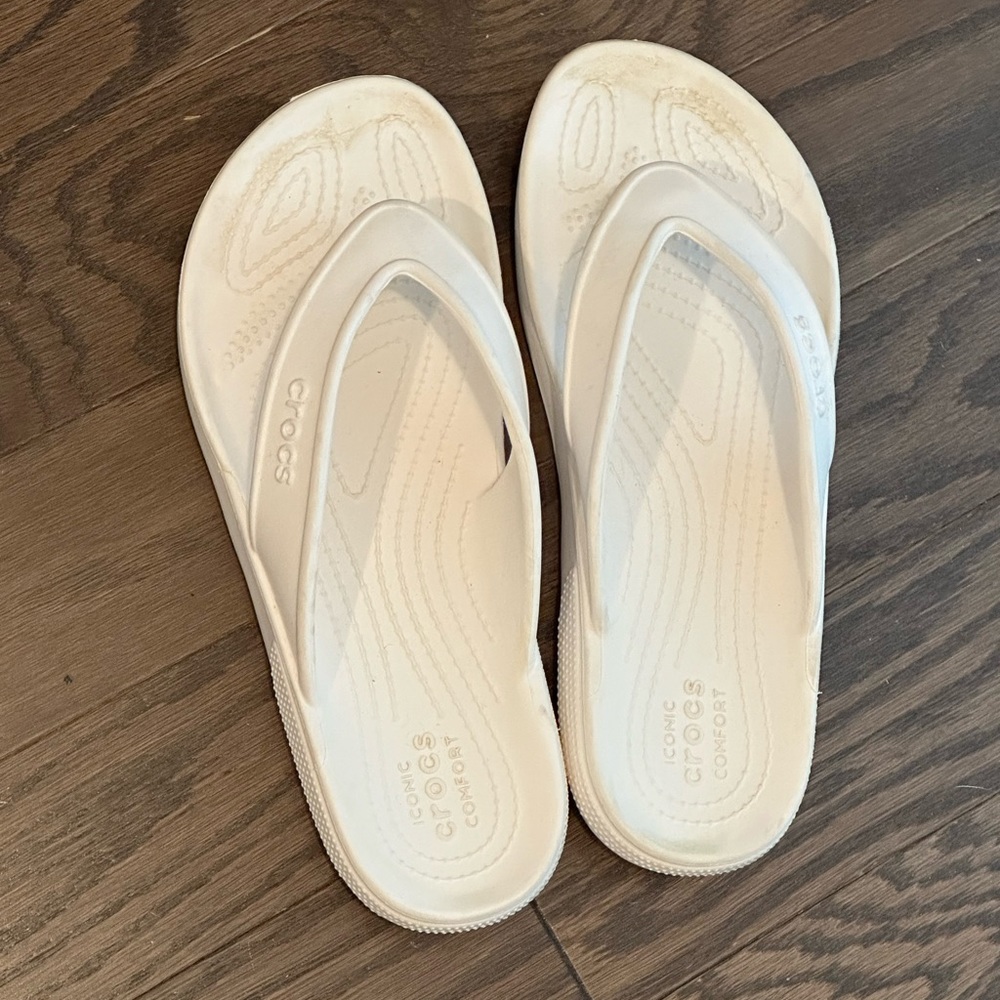 Crocs women flip flop white size 9